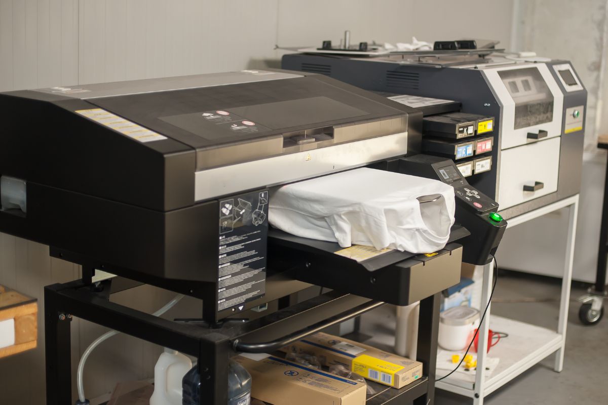 Digital t shirt printing heat press machine in printing production shop 1