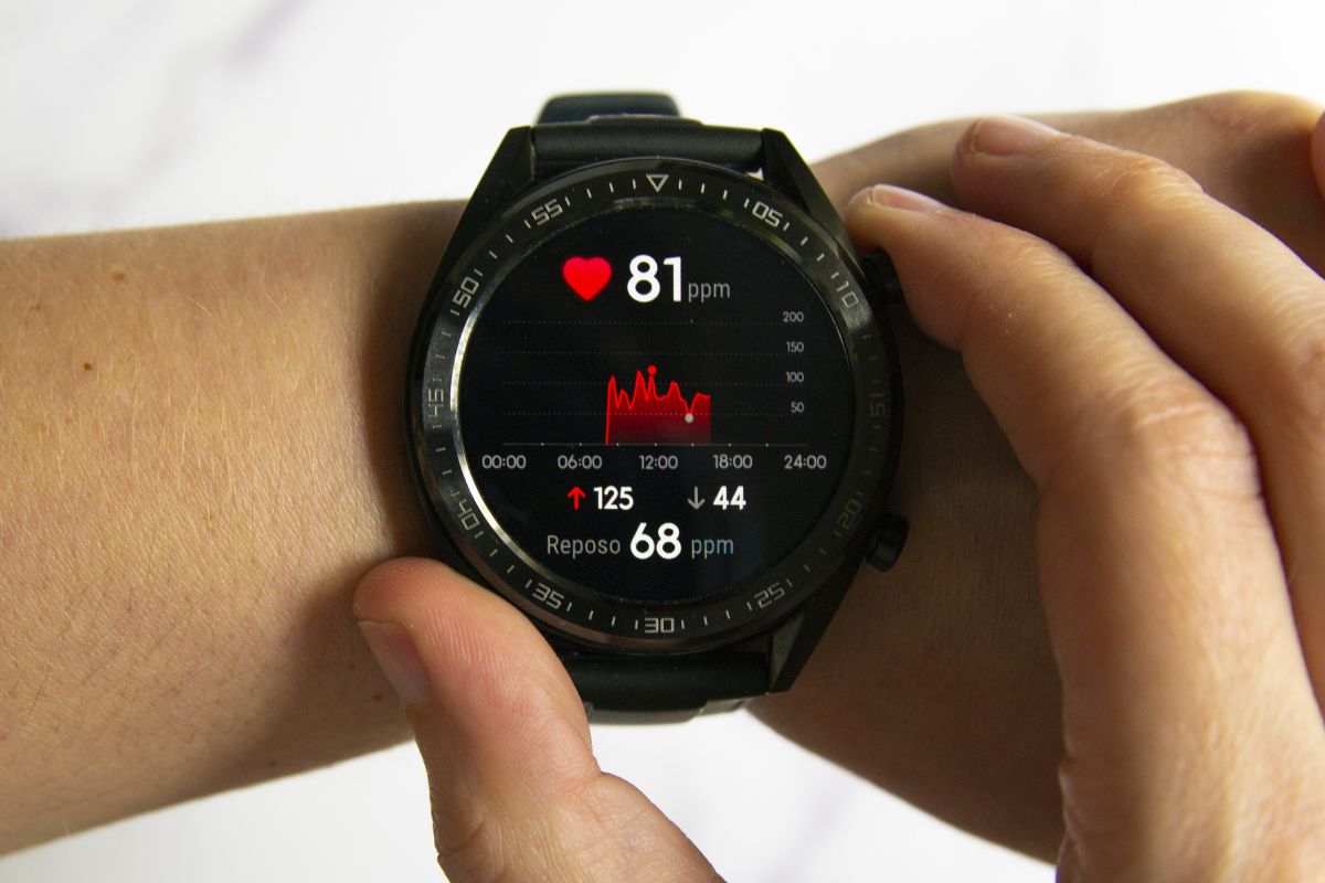 A smart watch showing heart rate and other health related parameters on it