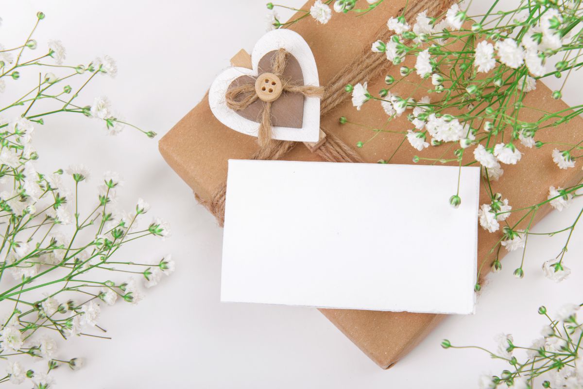 A thankyou letter with gift box for the employee