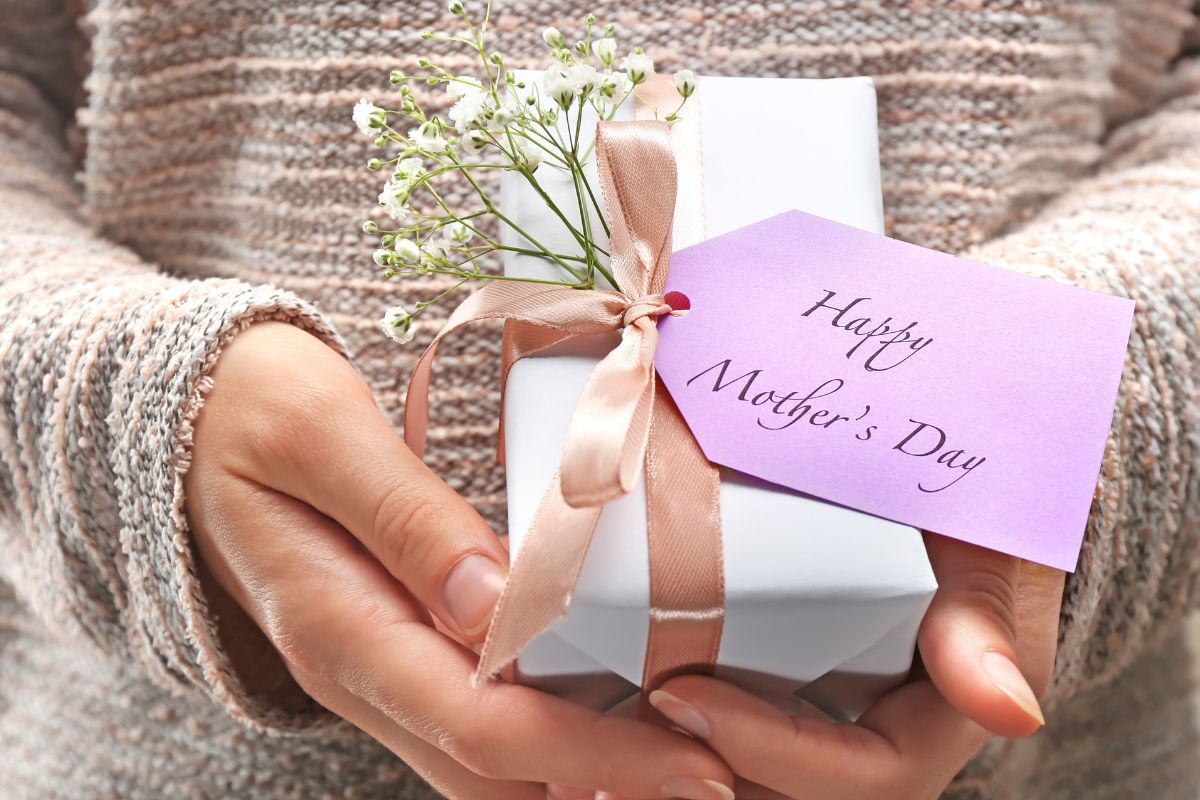 A woman holding Mothers Day Gift box in her hand