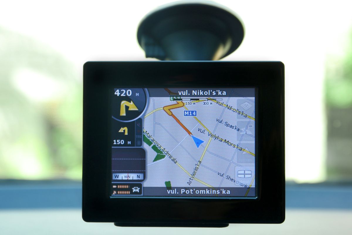 An advanced gps device stuck to the car for perfect navigation