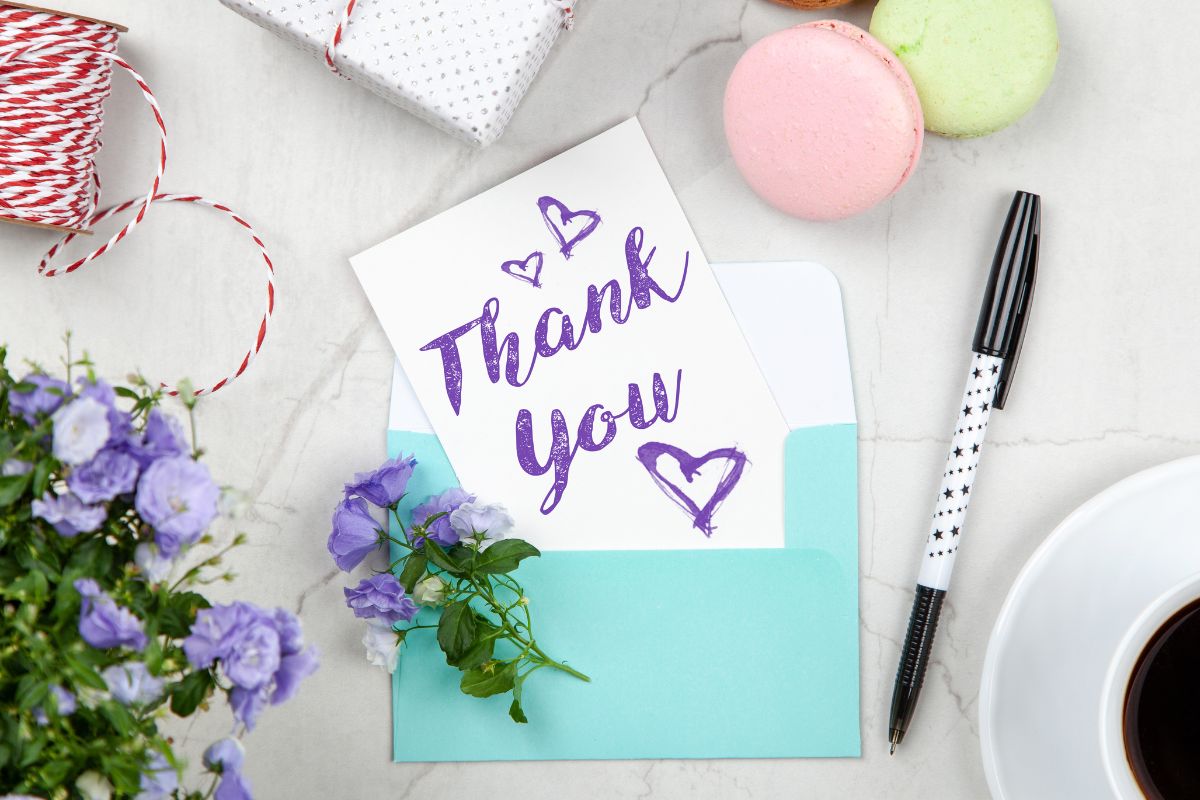 Thank you gift card for the teacher with pen and flowers shown in the image