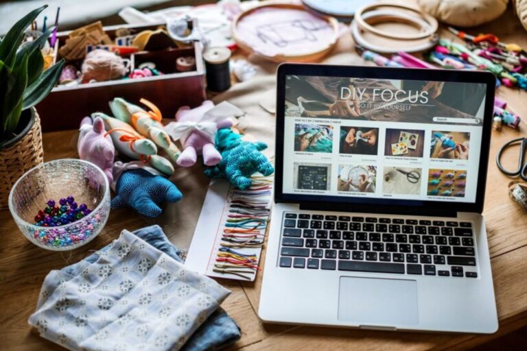 A lady setting up her website for etsy shop.