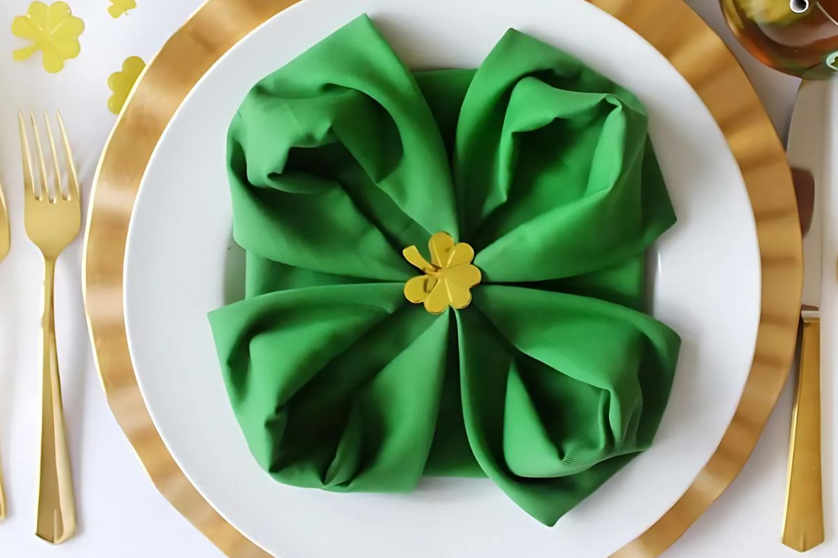 The lotus flower fold napkin design.