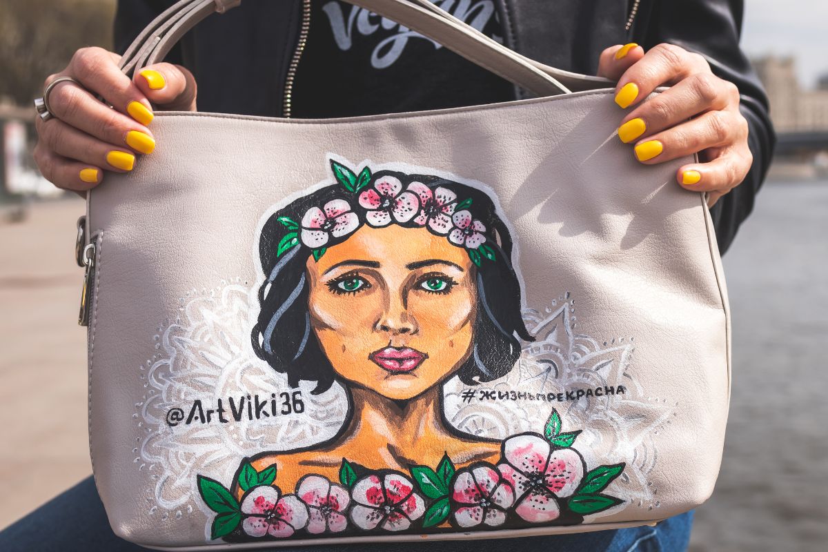 A lady holding her custom printed bag